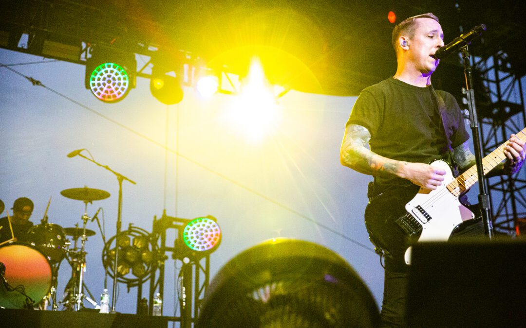 yellowcard ignites sparks @ pier 17 in nyc